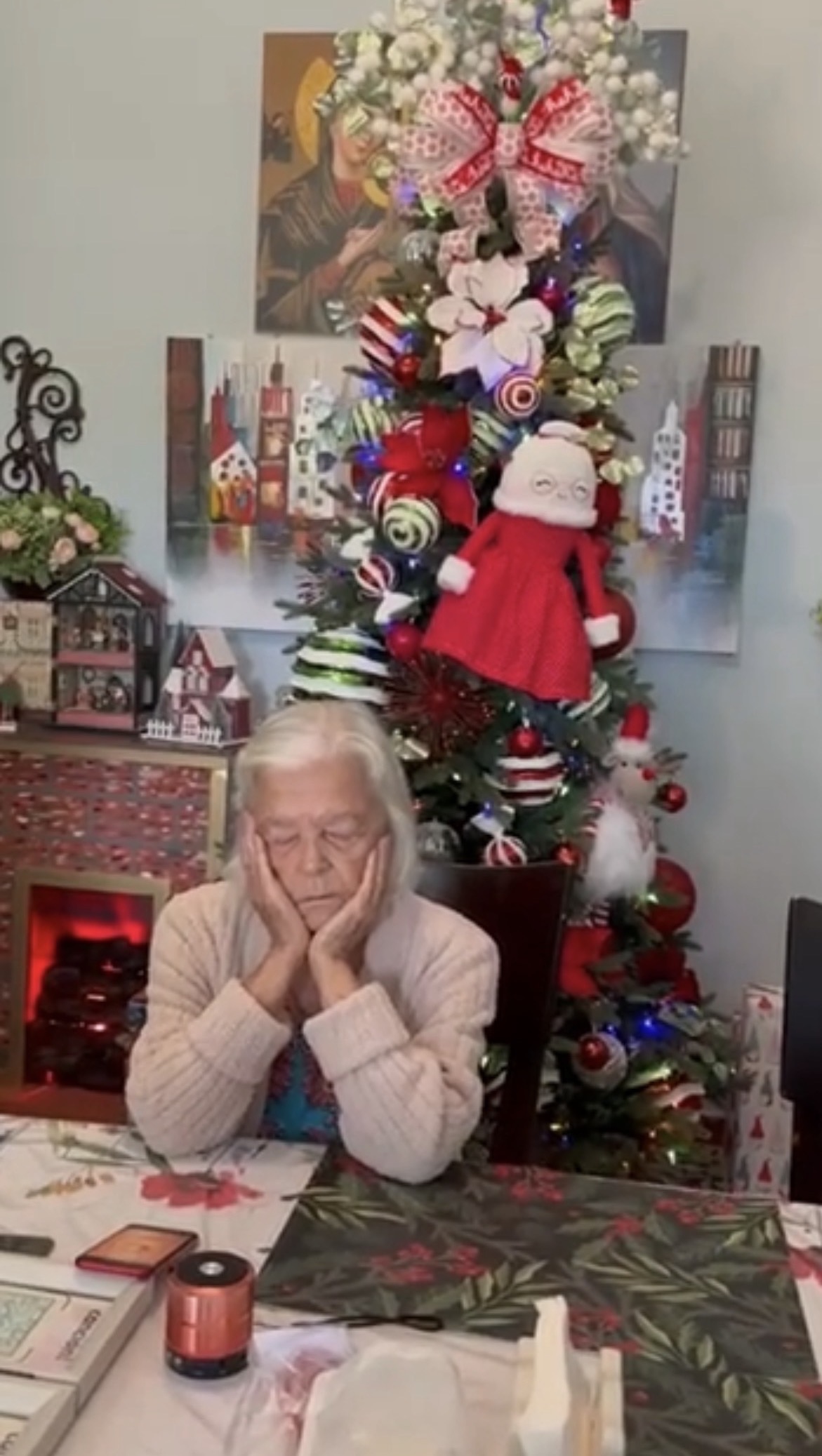 Reacción real de Carlos al escuchar su canción por primera vez